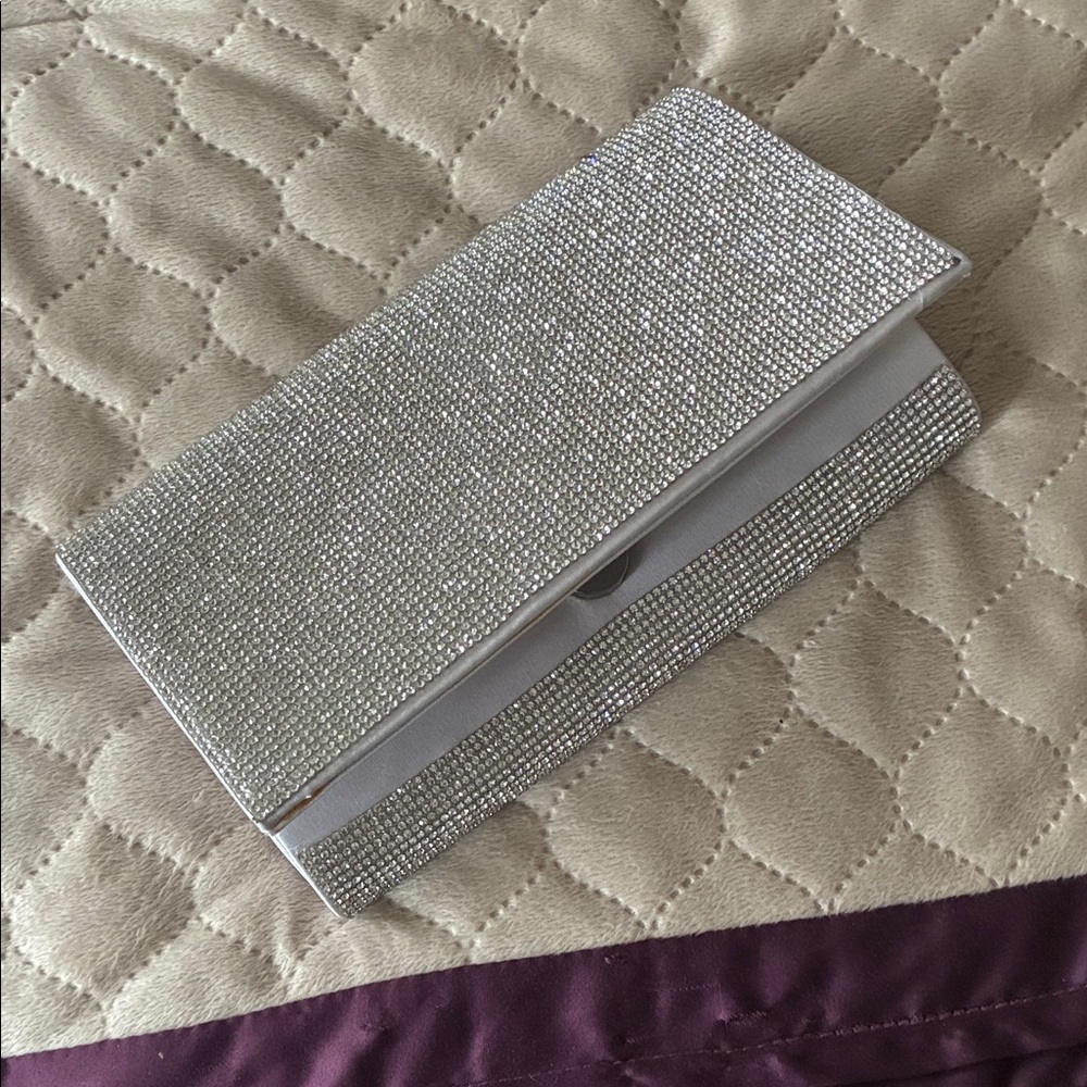 💜5/$25 Sparkling Silver Wristlet